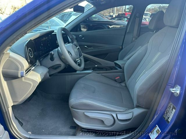 2024 Hyundai Elantra SEL IVT - 22927474 - 9