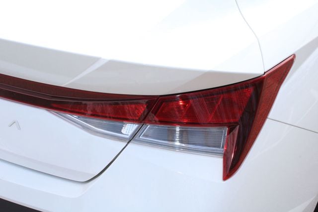 2024 Hyundai Elantra SEL IVT - 22987425 - 9