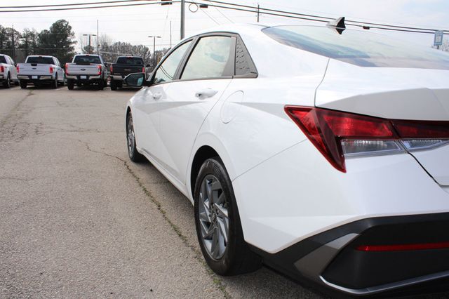 2024 Hyundai Elantra SEL IVT - 22987425 - 10