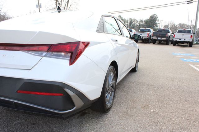 2024 Hyundai Elantra SEL IVT - 22987425 - 11