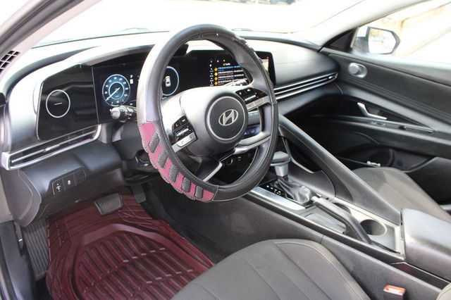 2024 Hyundai Elantra SEL IVT - 22987425 - 32
