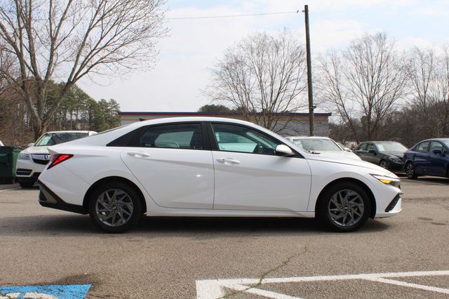 2024 Hyundai Elantra SEL IVT - 22987425 - 4