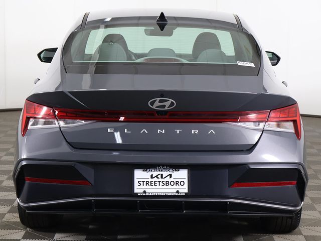 2024 Hyundai Elantra SEL IVT - 23101584 - 12