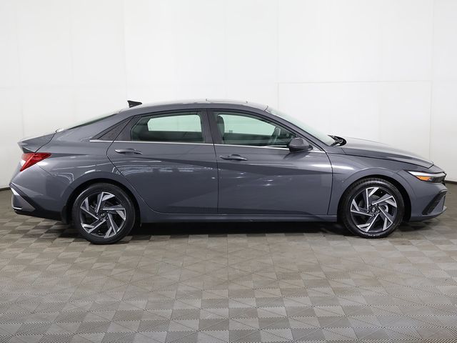 2024 Hyundai Elantra SEL IVT - 23101584 - 18