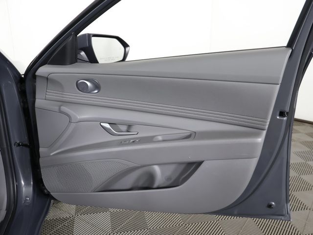 2024 Hyundai Elantra SEL IVT - 23101584 - 24