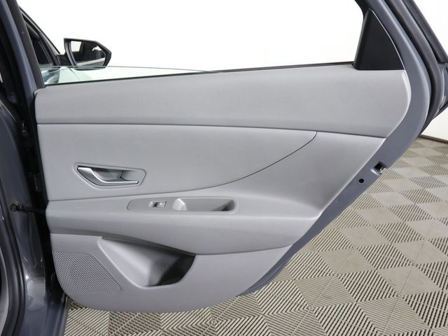 2024 Hyundai Elantra SEL IVT - 23101584 - 26