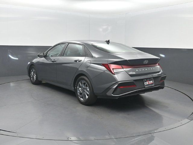 2024 Hyundai Elantra SEL IVT - 23071747 - 24