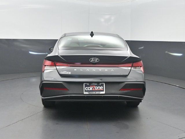 2024 Hyundai Elantra SEL IVT - 23071747 - 25