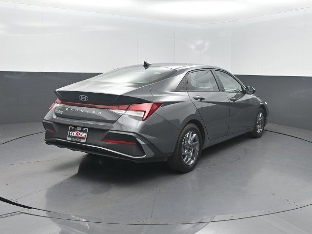 2024 Hyundai Elantra SEL IVT - 23071747 - 26