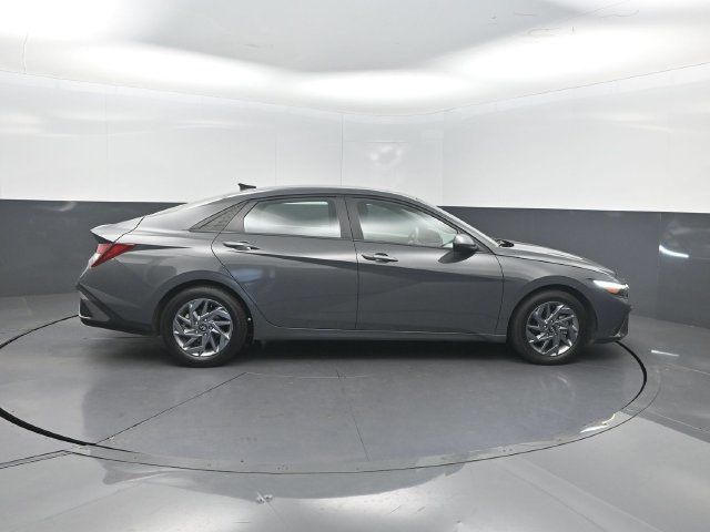 2024 Hyundai Elantra SEL IVT - 23071747 - 27