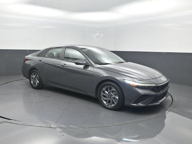 2024 Hyundai Elantra SEL IVT - 23071747 - 28