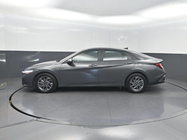 2024 Hyundai Elantra SEL IVT - 23071747 - 2