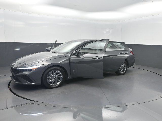 2024 Hyundai Elantra SEL IVT - 23071747 - 30