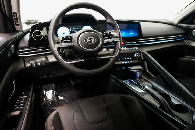 2024 Hyundai Elantra SEL IVT - 22995351 - 11