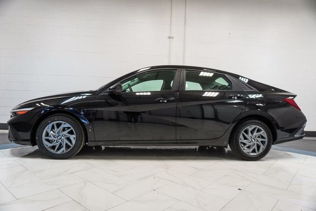 2024 Hyundai Elantra SEL IVT - 22995351 - 31