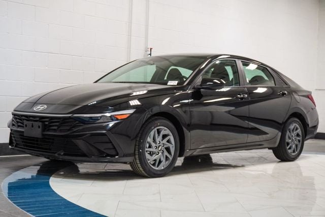 2024 Hyundai Elantra SEL IVT - 22995351 - 3