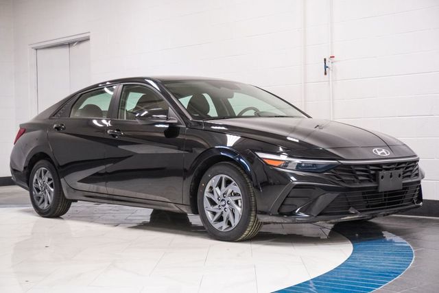 2024 Hyundai Elantra SEL IVT - 22995351 - 4