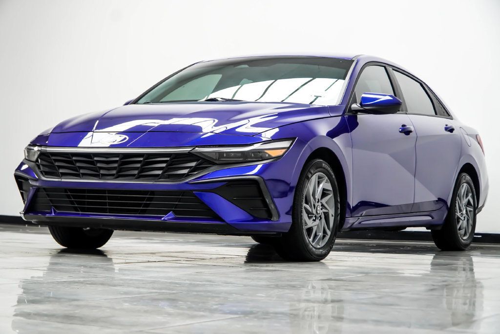 Hyundai Elantra photo 10