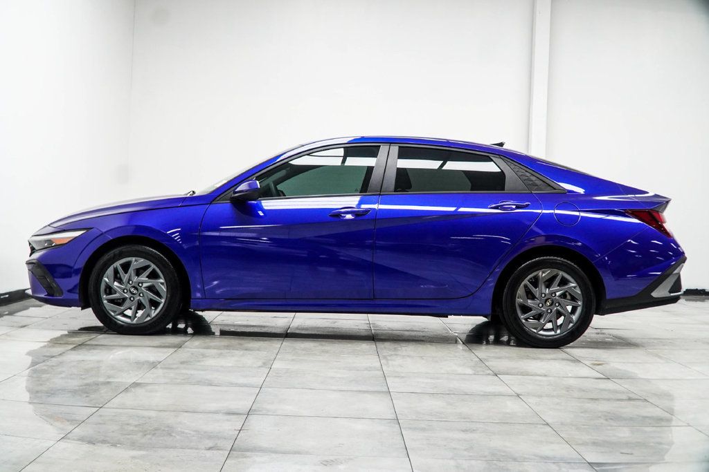 Hyundai Elantra photo 11