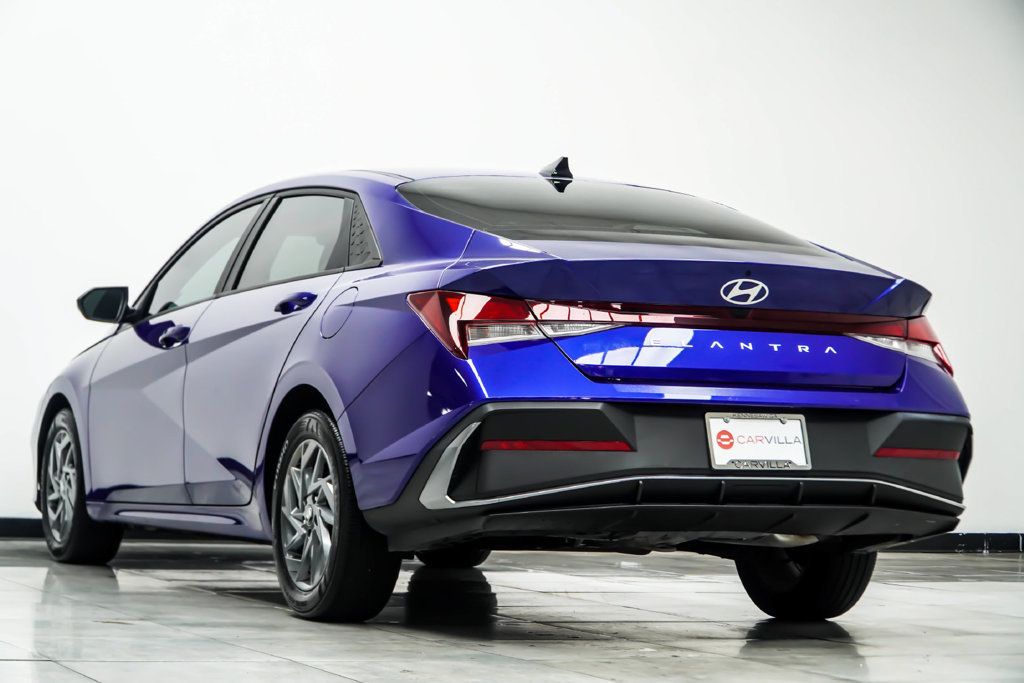 Hyundai Elantra photo 12