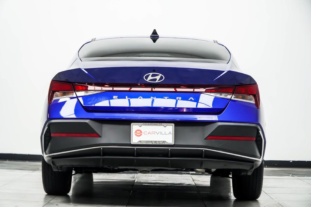 Hyundai Elantra photo 13