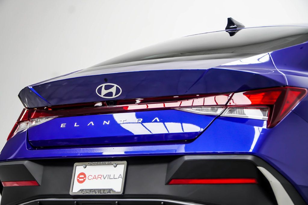 Hyundai Elantra photo 15