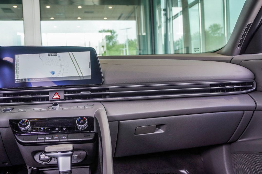 Hyundai Elantra photo 18