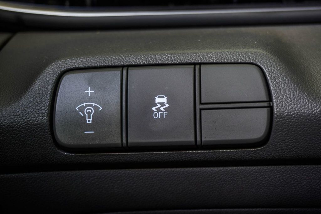 Hyundai Elantra photo 24