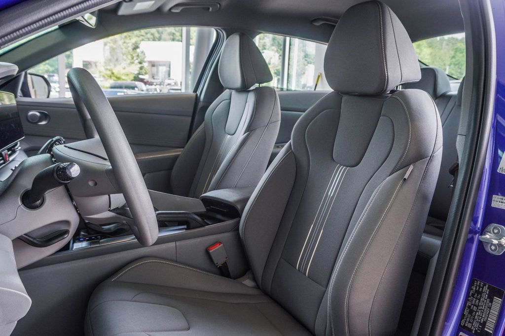 Hyundai Elantra photo 39