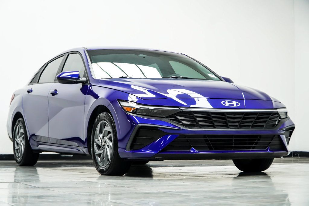 Hyundai Elantra photo 4