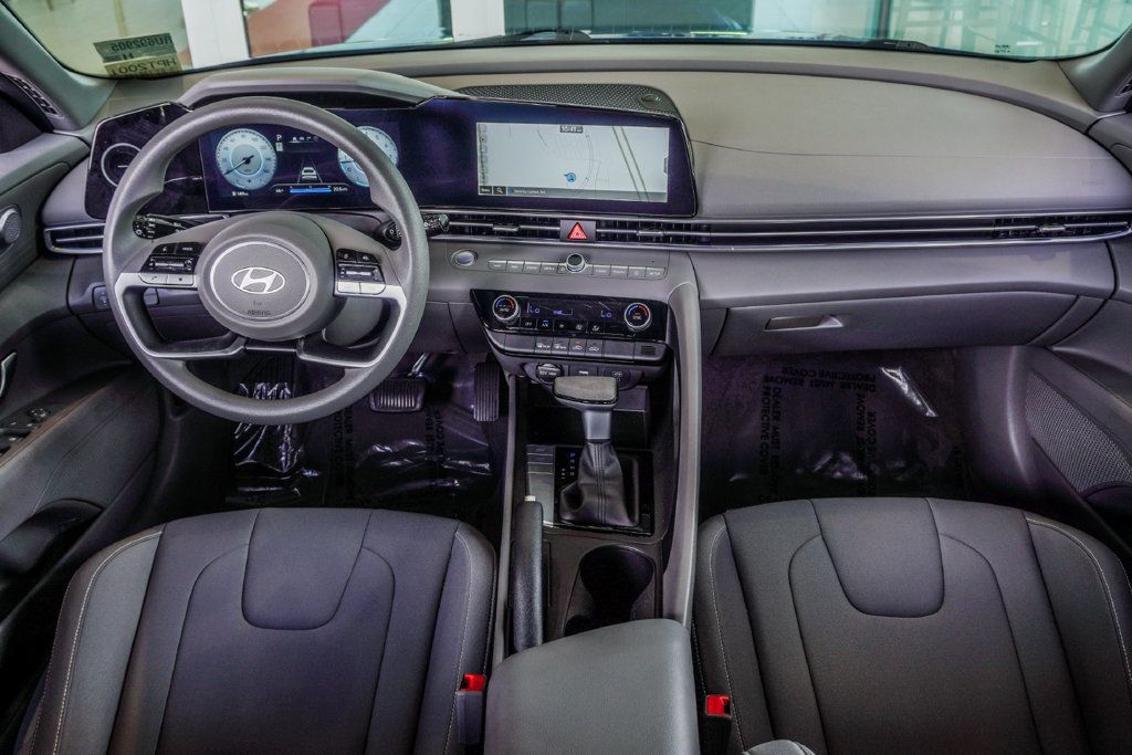 Hyundai Elantra photo 5