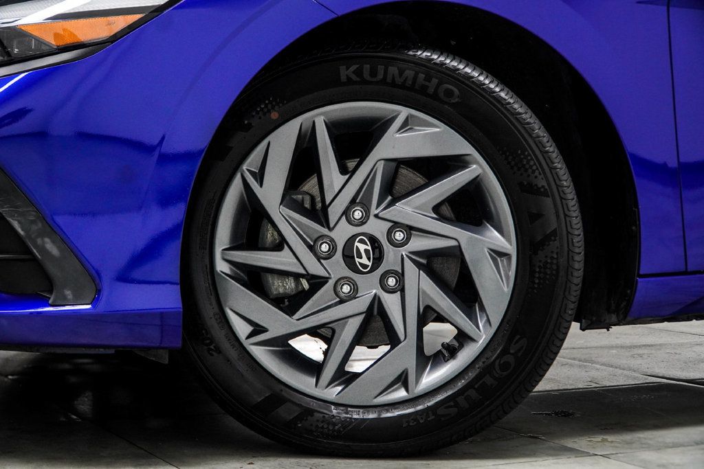 Hyundai Elantra photo 7