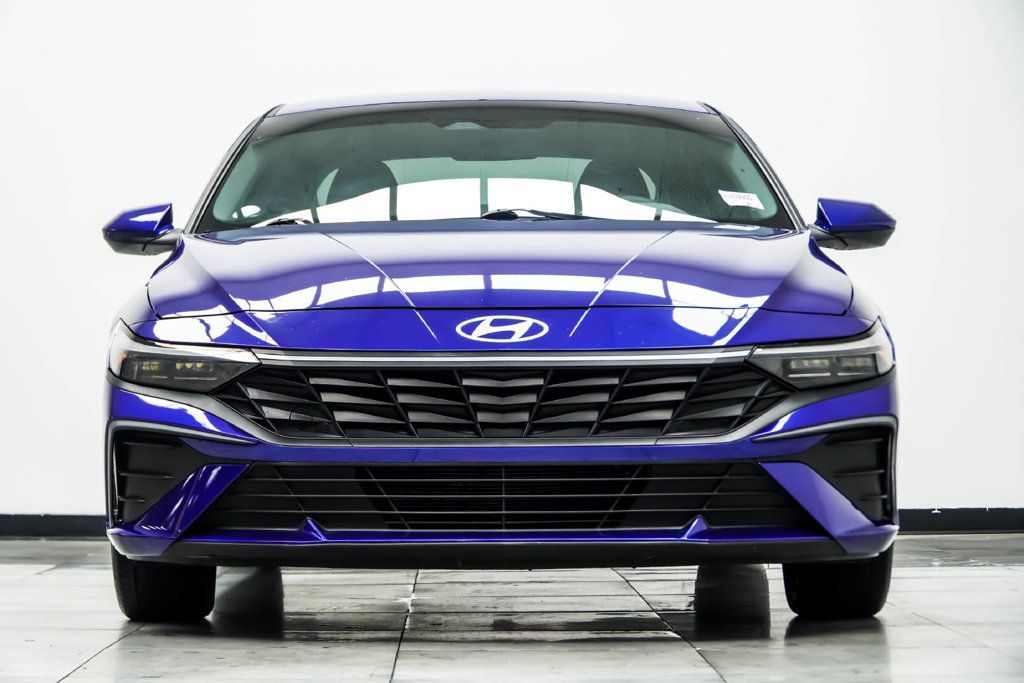 Hyundai Elantra photo 9