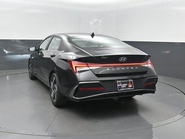 2024 Hyundai Elantra SEL IVT - 23003180 - 2