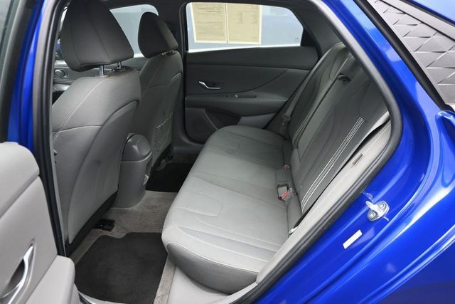 2024 Hyundai Elantra SEL IVT - 23020406 - 11