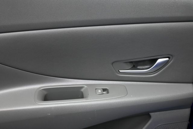 2024 Hyundai Elantra SEL IVT - 23020406 - 12