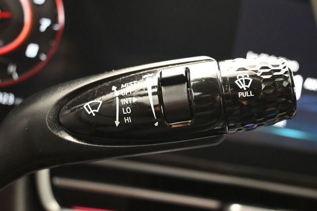 2024 Hyundai Elantra SEL IVT - 23020406 - 25