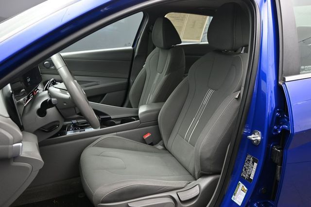 2024 Hyundai Elantra SEL IVT - 23020406 - 8