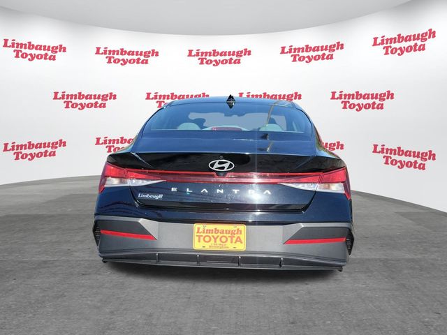 2024 Hyundai Elantra SEL IVT - 22921524 - 24