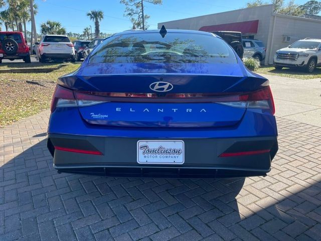 2024 Hyundai Elantra SEL photo 4