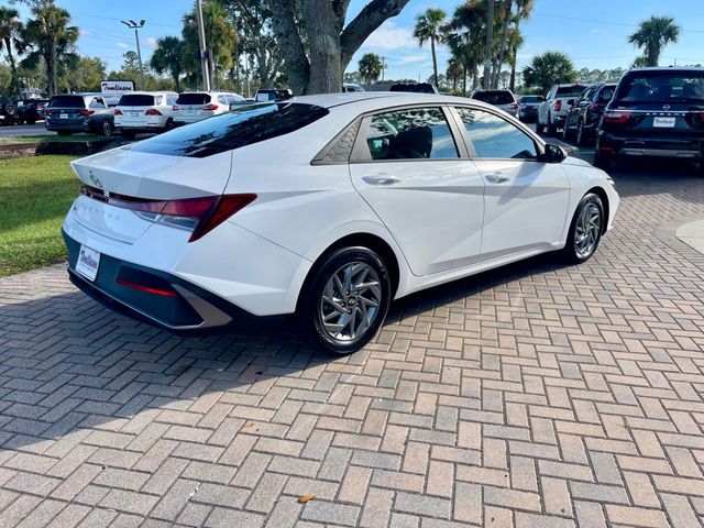 2024 Hyundai Elantra SEL IVT - 22932660 - 4