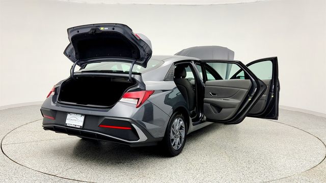 2024 Hyundai Elantra SEL IVT - 22968971 - 10