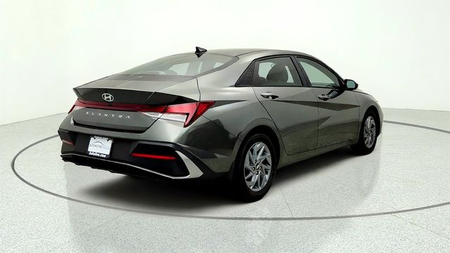 2024 Hyundai Elantra SEL IVT - 23049053 - 4