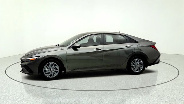 2024 Hyundai Elantra SEL IVT - 23049053 - 7