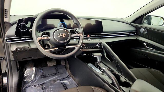2024 Hyundai Elantra SEL IVT - 23049798 - 11
