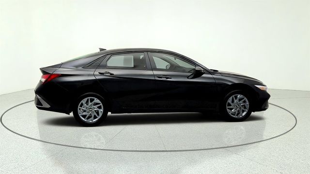 2024 Hyundai Elantra SEL IVT - 23049798 - 3