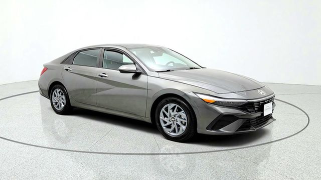 2024 Hyundai Elantra SEL IVT - 23091786 - 2