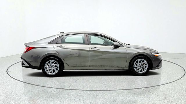 2024 Hyundai Elantra SEL IVT - 23091786 - 3