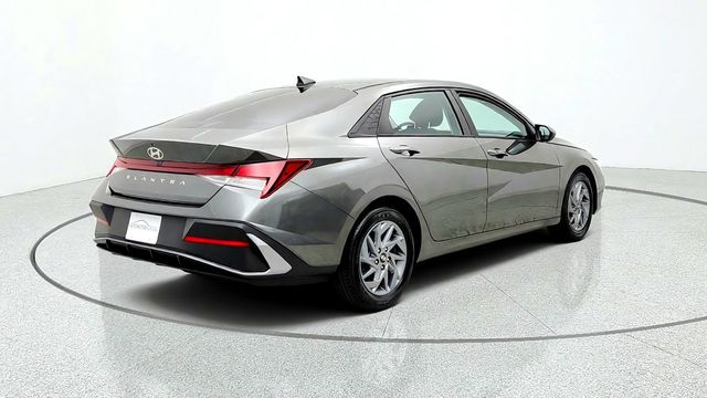 2024 Hyundai Elantra SEL IVT - 23091786 - 4