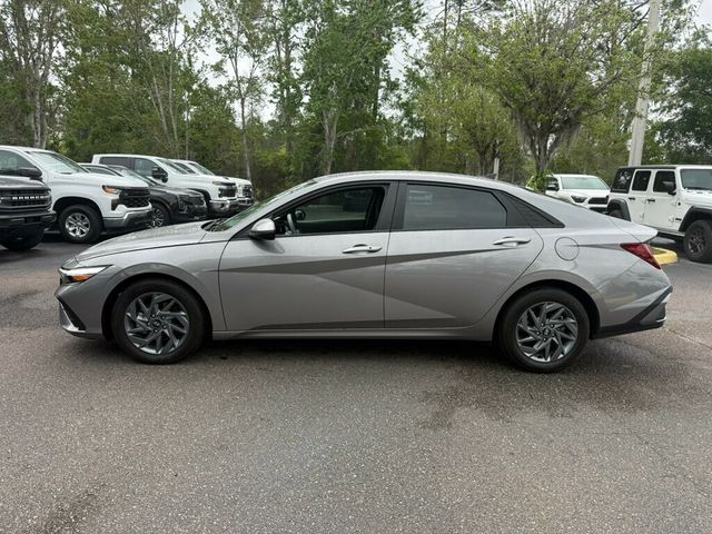 2024 Hyundai Elantra SEL IVT - 23004037 - 1